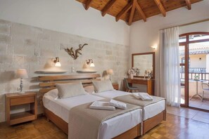 4 makuuhuonetta, vauvan matkasänky, Wi-Fi, vuodevaatteet