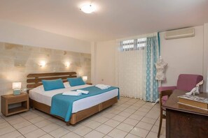 4 bedrooms, travel cot, WiFi, bed sheets