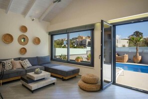 Smart TV, offices - Sun Ray Beach Life Villa, 300m from Agia Marina (Agia Marina)