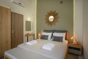 2 bedrooms, travel crib, WiFi, bed sheets