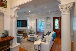 Smart TV, offices - Seaside~"OFF THE Bucket LIST"~Gulf and Park Views~Victorian Luxury for Families (Santa Rosa Beach)