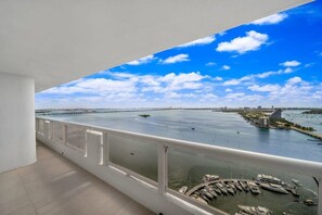 Property grounds - Panoramic Bay Views from 34th Floor | StayCozy (Miami)
