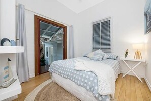 3 bedrooms, desk, iron/ironing board, travel crib
