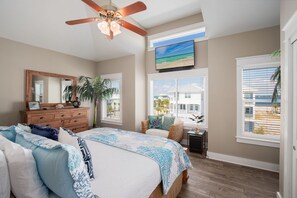 4 عدّة غرف نوم ومكتب وواي فاي مجانًا وملاءات أسرّة