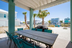 Outdoor dining - SaltWater Treasure, Water Views & Sound Access (Navarre)