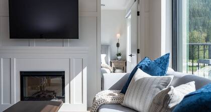 Stoked 4Ever - Revelstoke Condo (+Hot Tub)