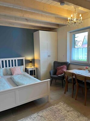1 chambre, fer et planche à repasser, Wi-Fi, literie fournie