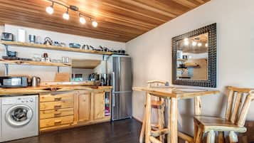 Fridge, microwave, coffee/tea maker, toaster