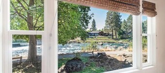 Rustic Cottage with views of the Deschutes River!