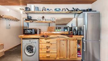 Fridge, microwave, coffee/tea maker, toaster