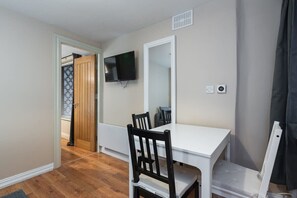 Dining - Central 1bedroom flat with small patio & fast WIFI (Dublin 1)