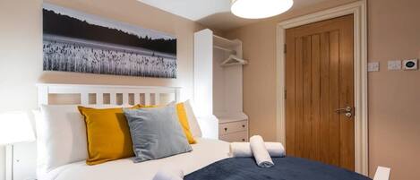 1 bedroom, iron/ironing board, travel cot, WiFi