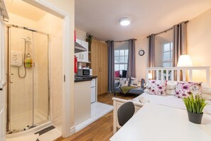 Iron/ironing board, travel crib, WiFi, bed sheets