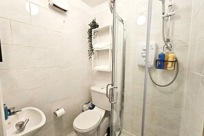 Ducha, secador de pelo, toallas