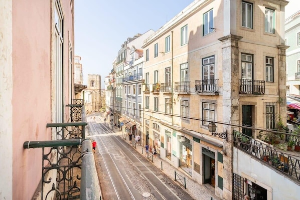 35 ❤️StayInLisbon.pt – Sunlit balcony with classic Lisbon street views