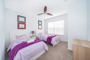 3 chambres, fer et planche à repasser, lit de bébé portatif, Wi-Fi