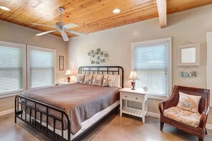 4 bedrooms, iron/ironing board, WiFi, bed sheets