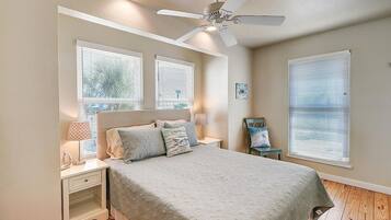 4 bedrooms, iron/ironing board, WiFi, bed sheets