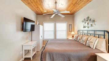 4 bedrooms, iron/ironing board, WiFi, bed sheets