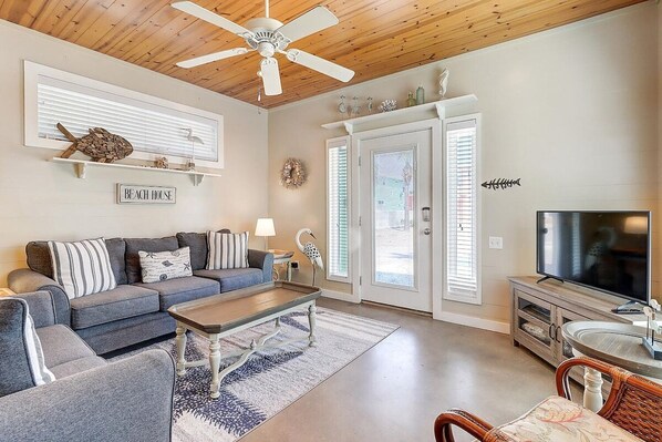 Fernseher, DVD-Player, Arbeitsbereiche