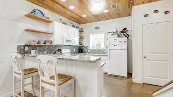 冰箱、微波炉、烤箱、炉灶