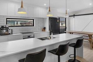 Dining - Recline on Leo Summar (Waihi Beach)