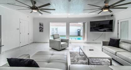 Sleeps 28 - Ocean View - Pearl on Ocean Dr, Combined Estate