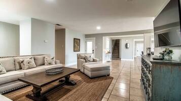 テレビ、書斎 / ワークスペース