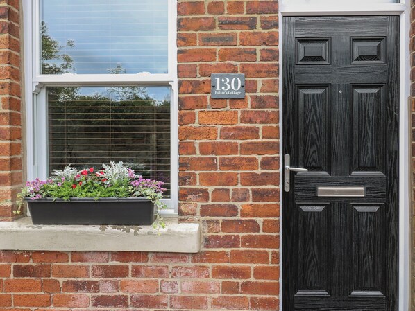 Cottage | Exterior detail - Potters Cottage (Sheffield)