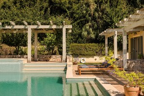 Outdoor pool, a heated pool - Villa Elina - Sarlata Villas Kefalonia - Luxurious Vacation Rentals (Svoronata)