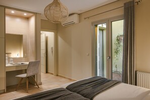 3 chambres, coffres-forts dans les chambres, fer et planche à repasser