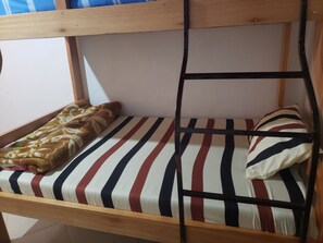 4 bedrooms, WiFi, bed sheets