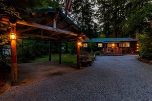 Exterior - Private Cabin - HOT TUB, A/C, EV charger near Mt Rainier, Ashford WA (Ashford)