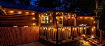 Private Cabin - HOT TUB, A/C, EV charger near Mt Rainier, Ashford WA