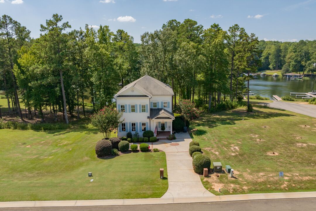 Moore Memories | Gated Community w/Swimming Pool| Excellent Location