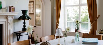 Private 4 bedroom wing in Georgian Linen House w/modern twist (Pet Friendly)