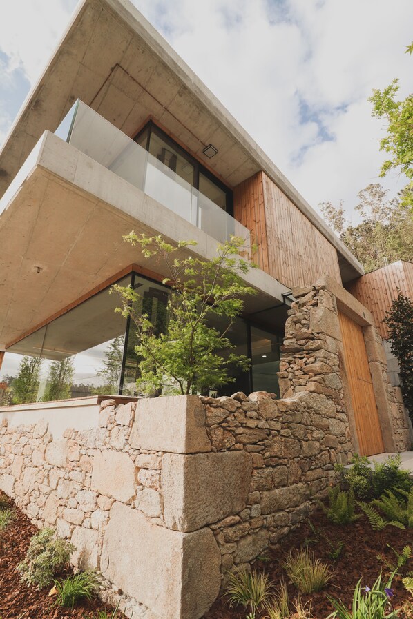 Front of property - Atmos Hotel y Fera Restaurante (Outes)