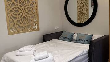 Deluxe-dobbeltværelse | Select Comfort-senge, gratis minibar, gratis Wi-Fi, sengetøj