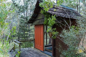 Property grounds - Valencia. Relax, Swim & Spa. (Yerrinbool)