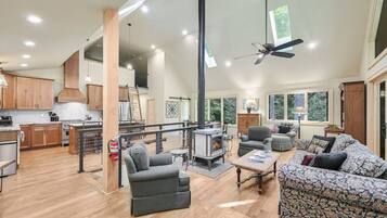 智能电视、壁炉、乒乓球、书