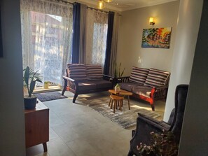 TV - Self-catering accommodation near Mandela National Stadium
& the Matyrs shrines (Kampala)