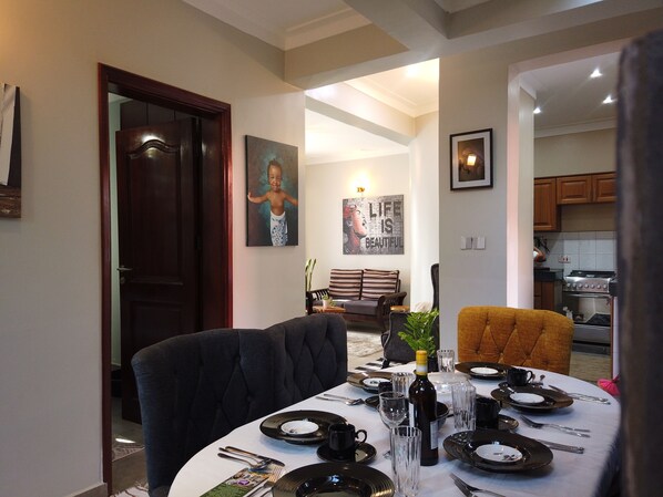 Dining - Self-catering accommodation near Mandela National Stadium
& the Matyrs shrines (Kampala)