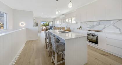 17 Cunning Street - Beautiful 3 bedroom townhouse close to beach and cafes
