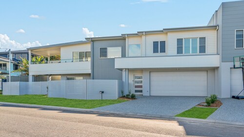 17 Cunning Street - Beautiful 3 bedroom townhouse close to beach and cafes