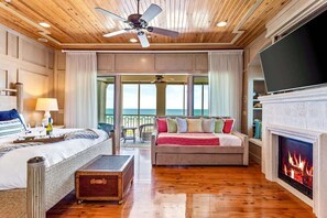 3 bedrooms, iron/ironing board, WiFi, bed sheets - Ocean Blue Villa, Beachfront with Private Pool (Indian rocks beach)