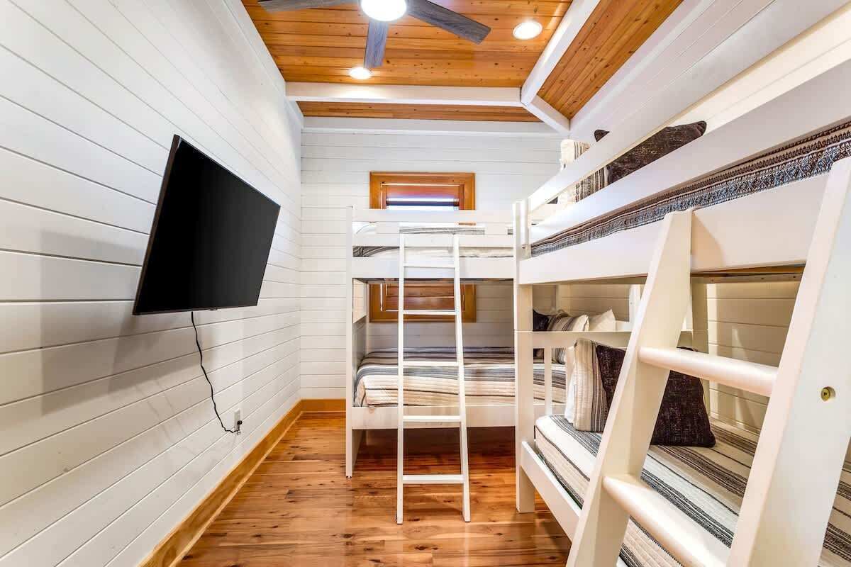 3 chambres, fer et planche à repasser, Wi-Fi, draps fournis