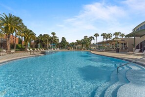 A heated pool - Private Pool ~ Golf Cart ~ Steps to the Beach ~ Outdoor Lounge Area (Destin)