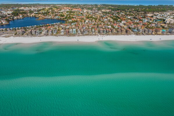 Beach nearby - Private Pool ~ Golf Cart ~ Steps to the Beach ~ Outdoor Lounge Area (Destin)