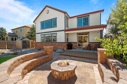 Great Outdoor Space | Spacious Home | Pet Friendly | Fire Pit