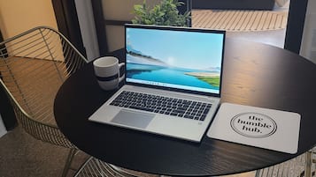 1 chambre, bureau, fer et planche à repasser, Wi-Fi gratuit